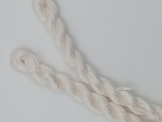 "Lime White" Renaissance historical a grade mulberry silk 3g