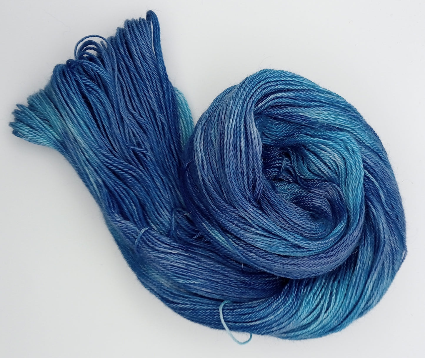 "Ice Cap" - hand dyed 4 ply Yarn 100G Alpaca/Silk/   Cashmere