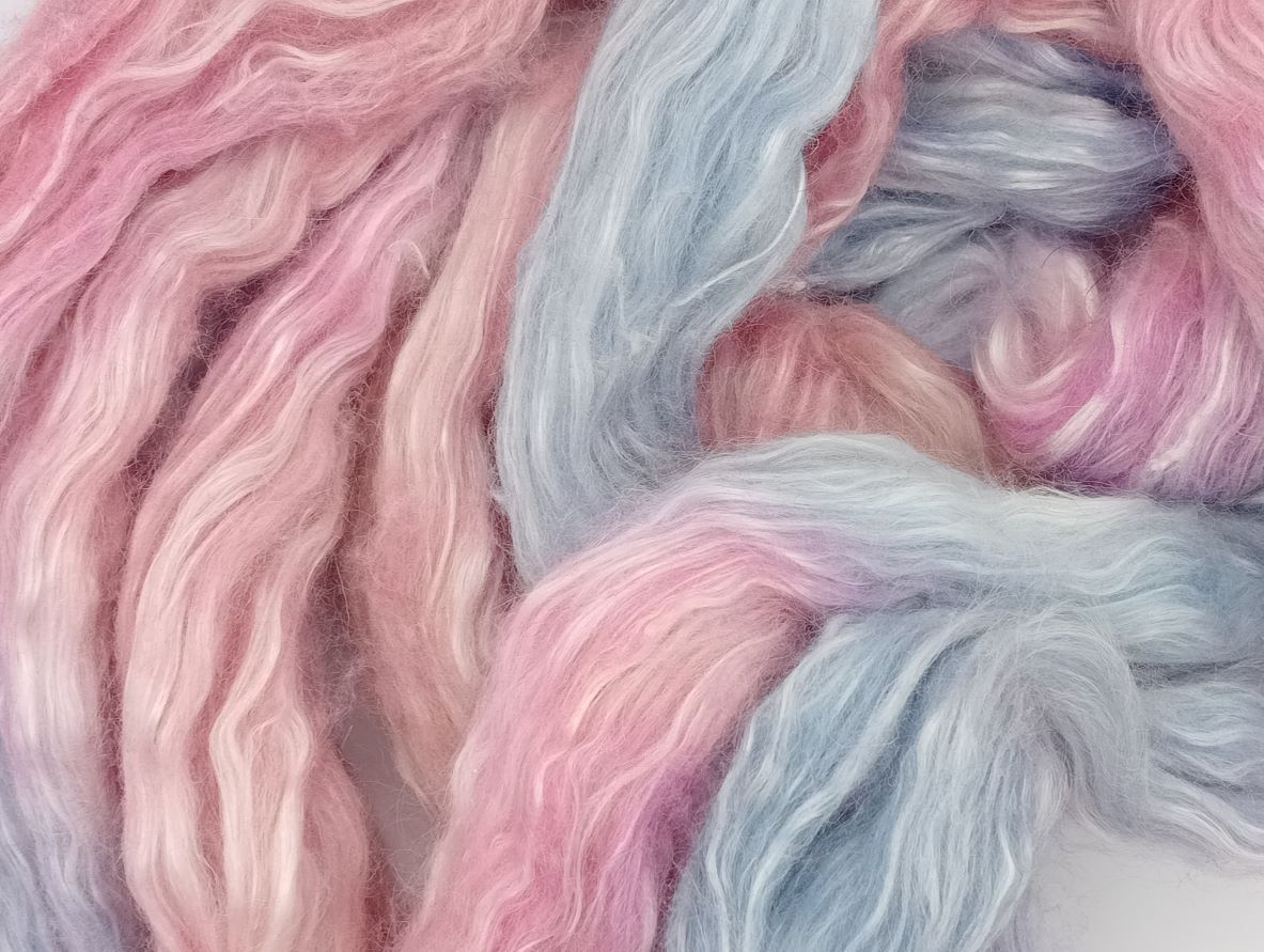 100G LLama/Wool/Ramie/Bamboo hand dyed fibre combed top - "Apricity"
