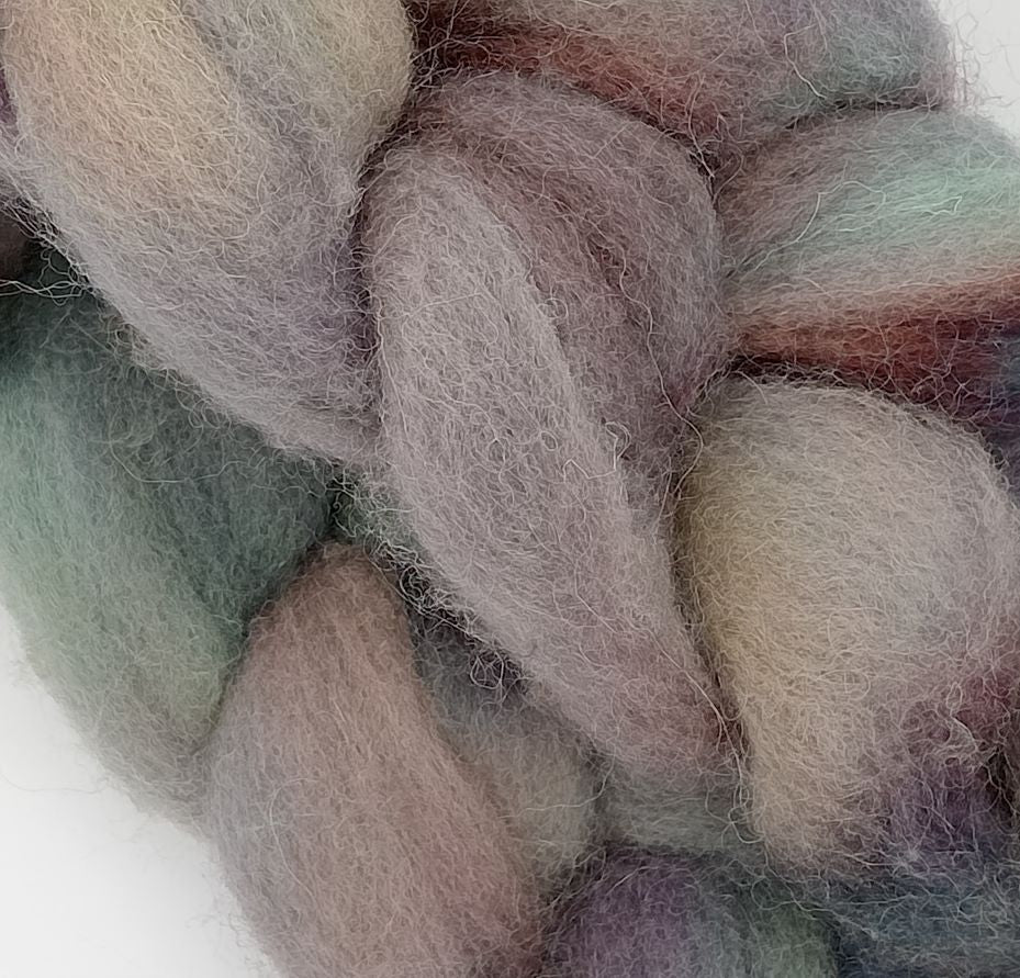 100G Radnor hand dyed fibre combed top - "Daylight Saving"